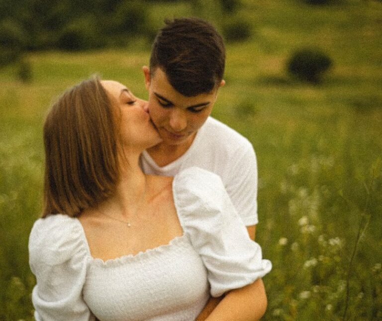 The Power of the kiss to form bonds